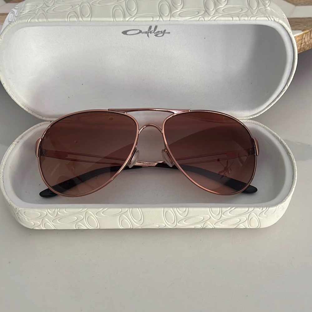 Rose gold Oakley aviators
